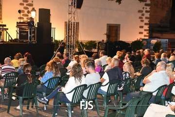Concierto de la cantante grancanario Cristina Ramos en la plaza de San Juan/Francisco Javier Santana./Francisco Javier Santana.